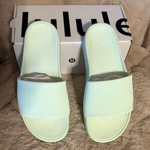 NEW!!! lululemon athletica Women's Light Green Restfeel Slide Sandals size 7